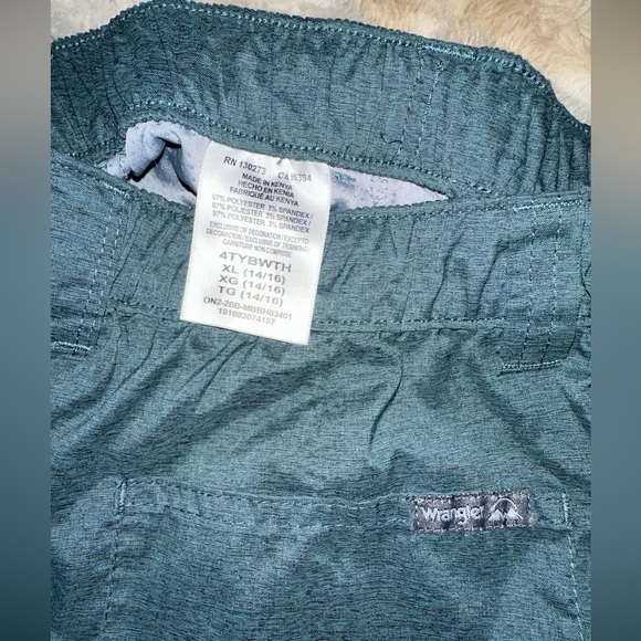 Wrangler Boys shorts. UPF 50. Size XL (14/16) - Picture 5 of 5